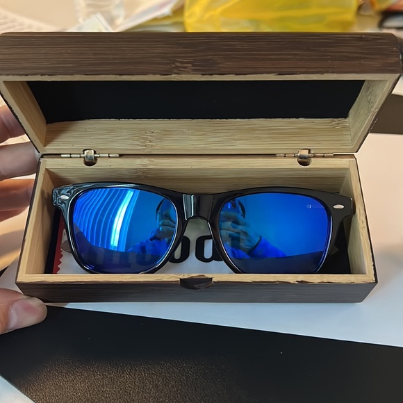 Sunglasses - Picture 4 of 5